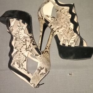 "French Kiss" high heal pumps-8 1/2